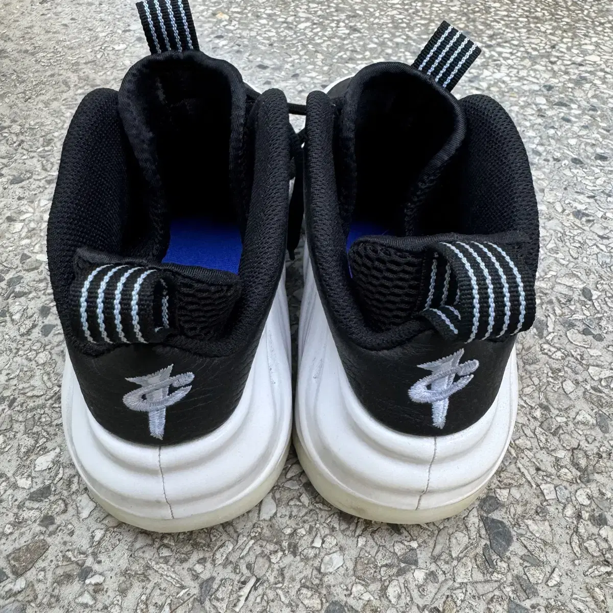 나이키 Air Foamposite One White and Black