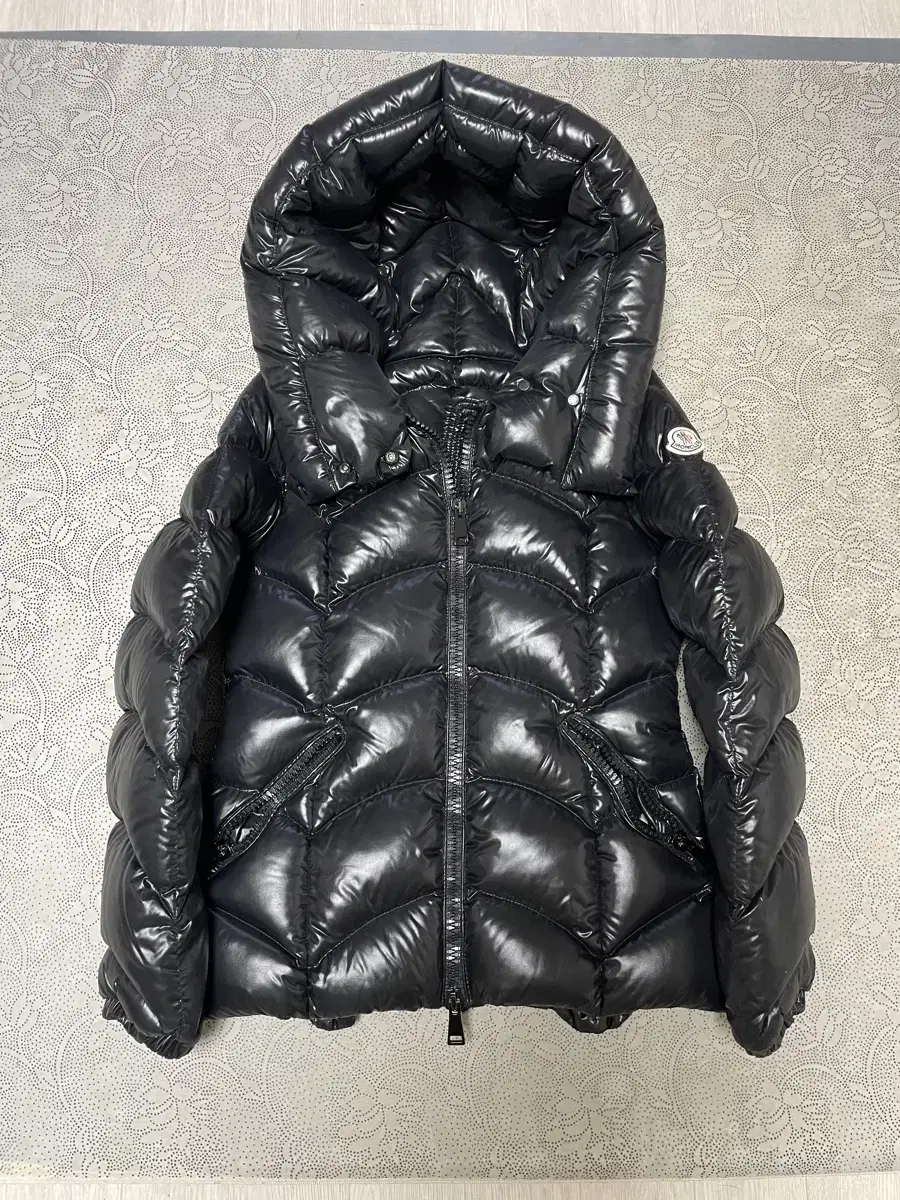 Moncler AKEBIA Women's Glossy padded jacket size 2