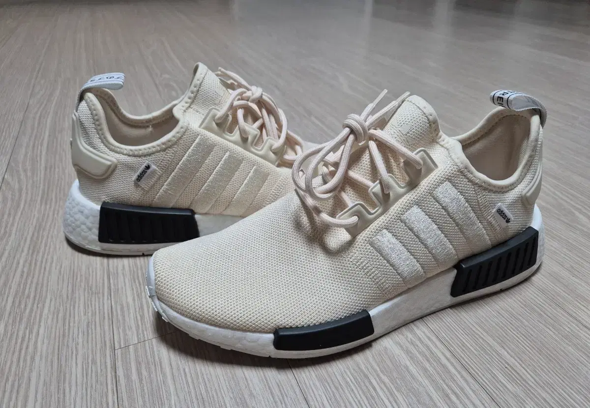 아디다스 NMD R1 270