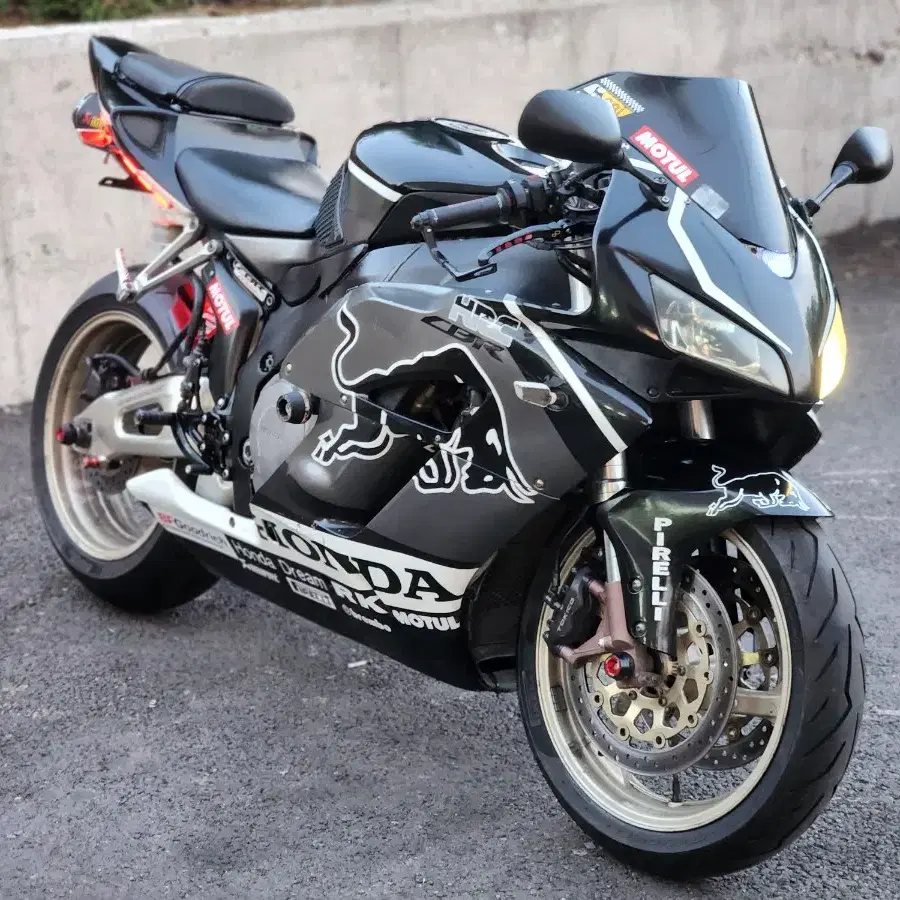 혼다CBR1000rr  05년식 짧은키로수369만원 금액다운