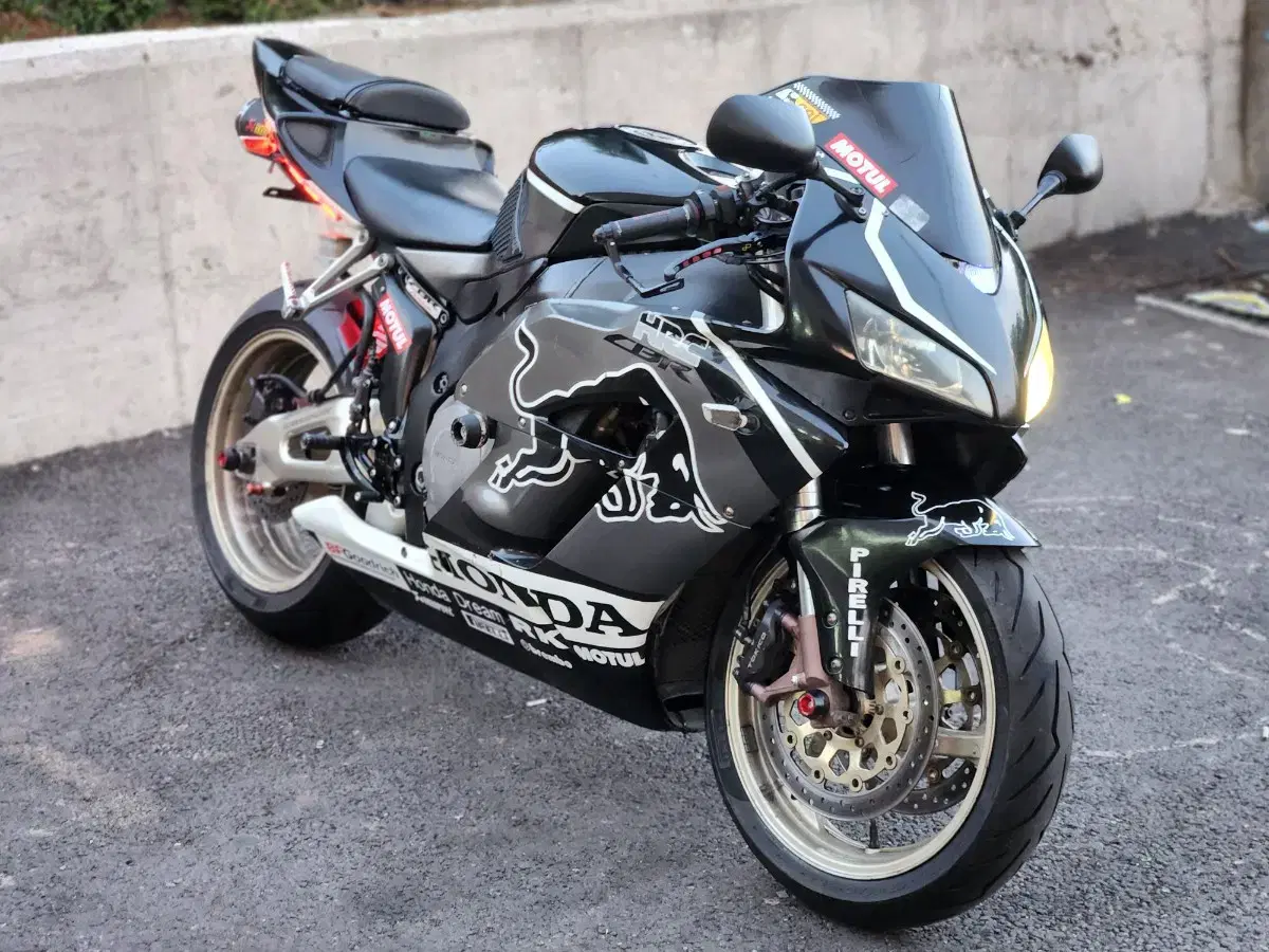 혼다CBR1000rr  05년식 짧은키로수369만원 금액다운