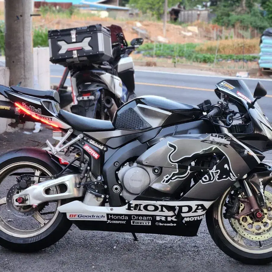 혼다CBR1000rr  05년식 짧은키로수369만원 금액다운