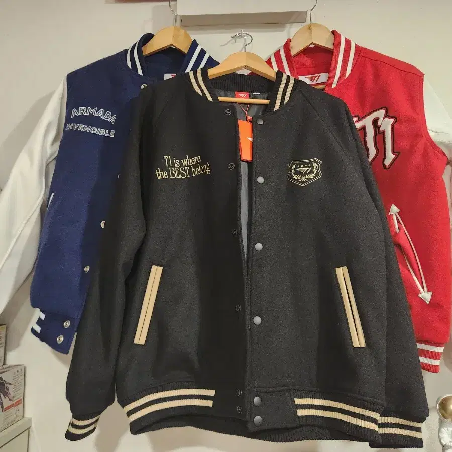 T1 월즈 우승 자켓 팝니다. WORLD CHAMPION JACKET