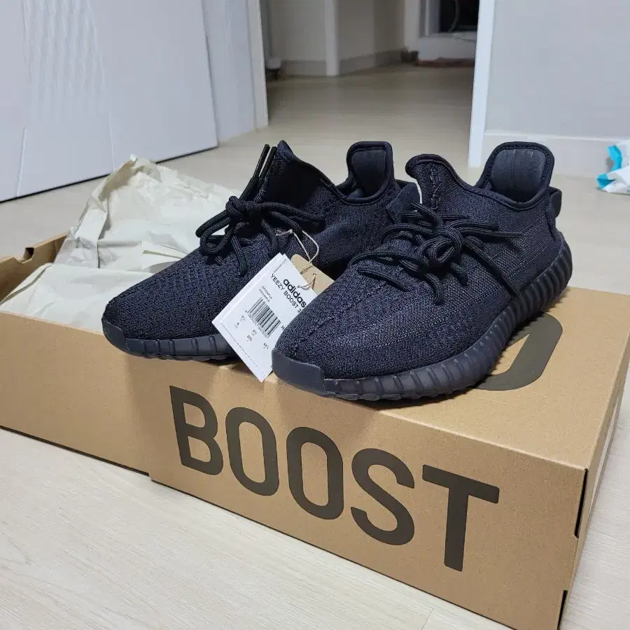 이지350 v2 트리플 블랙 오닉스 270