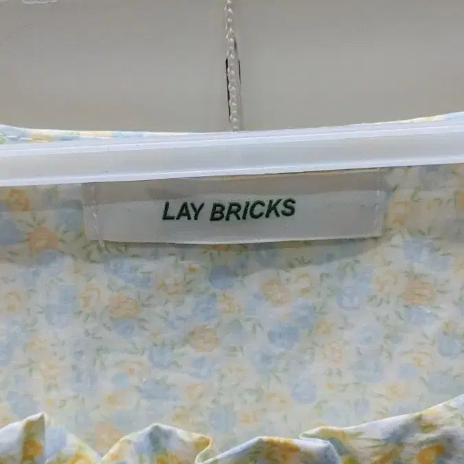 LAY BRICKS  블라우스