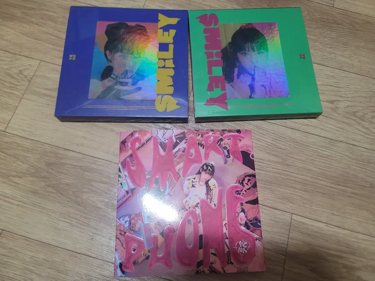 Yena Choi album I'm selling 2 smileys and 1 smartphone (autographed)!