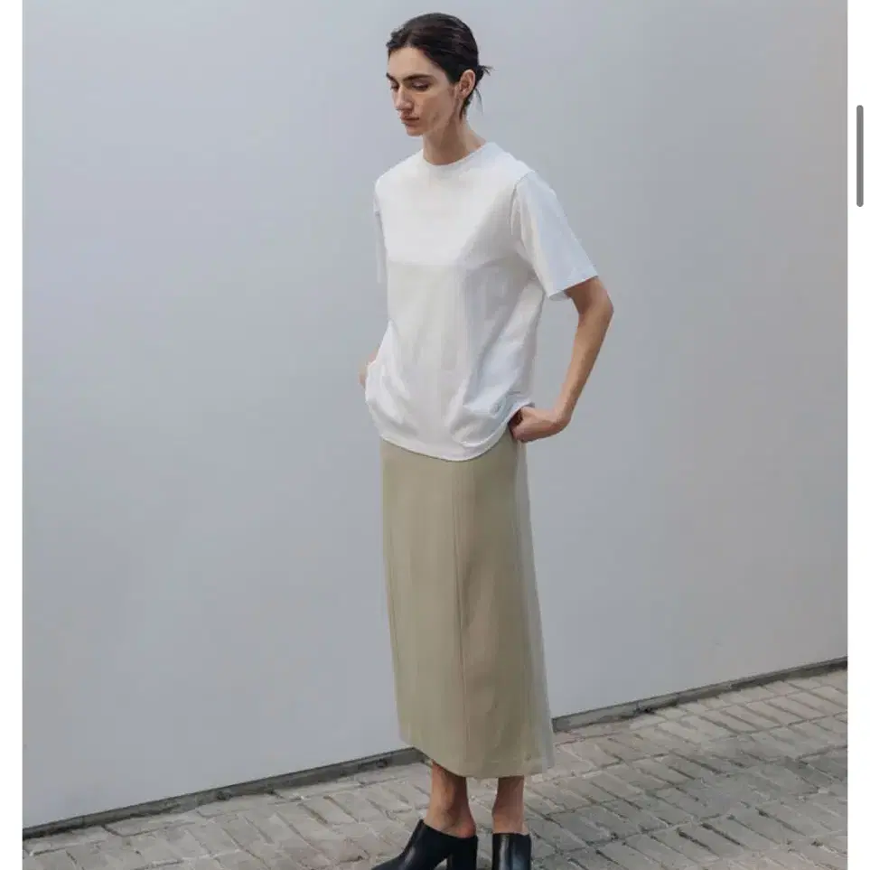 블루브릭 H line flow skirt, S size