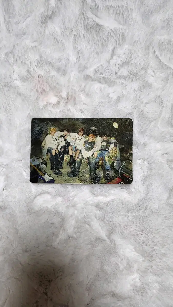 Tomorrow x together group photo card (1 free share)