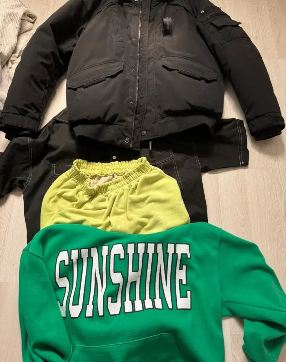 National Taruga,,,Sheon Shine hoodie,,,Nike fluorescent pants,,summer shirt