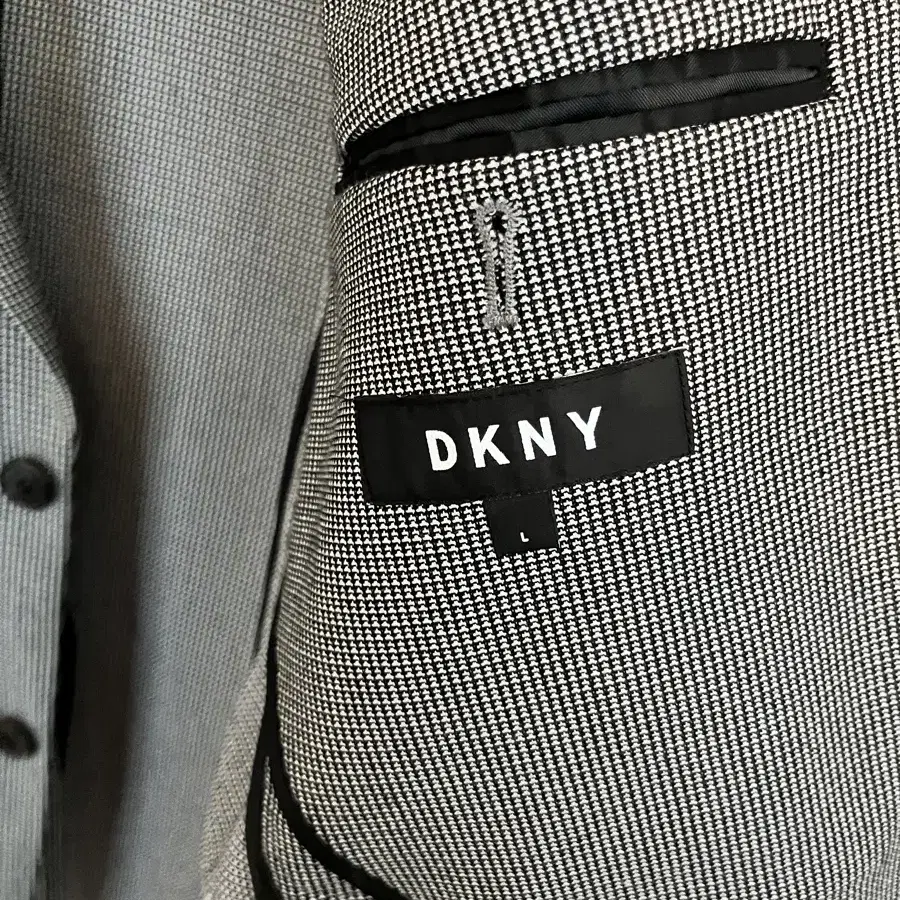 DKNY 스탠다드 마이크로 자켓