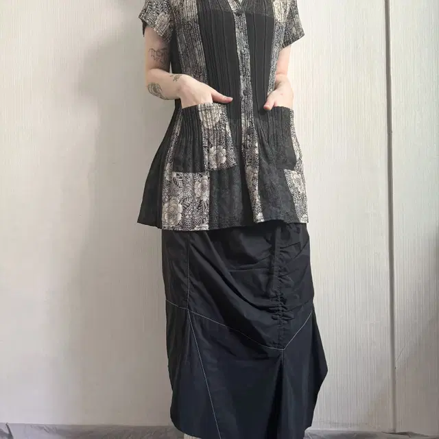 Oriental mood pleats shirt