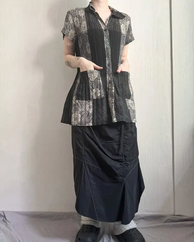 Oriental mood pleats shirt