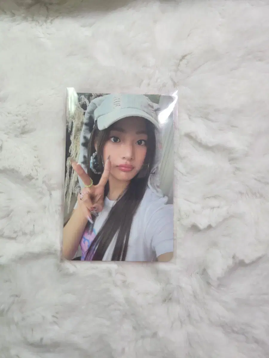 Minji omg shopee photocard sell it!