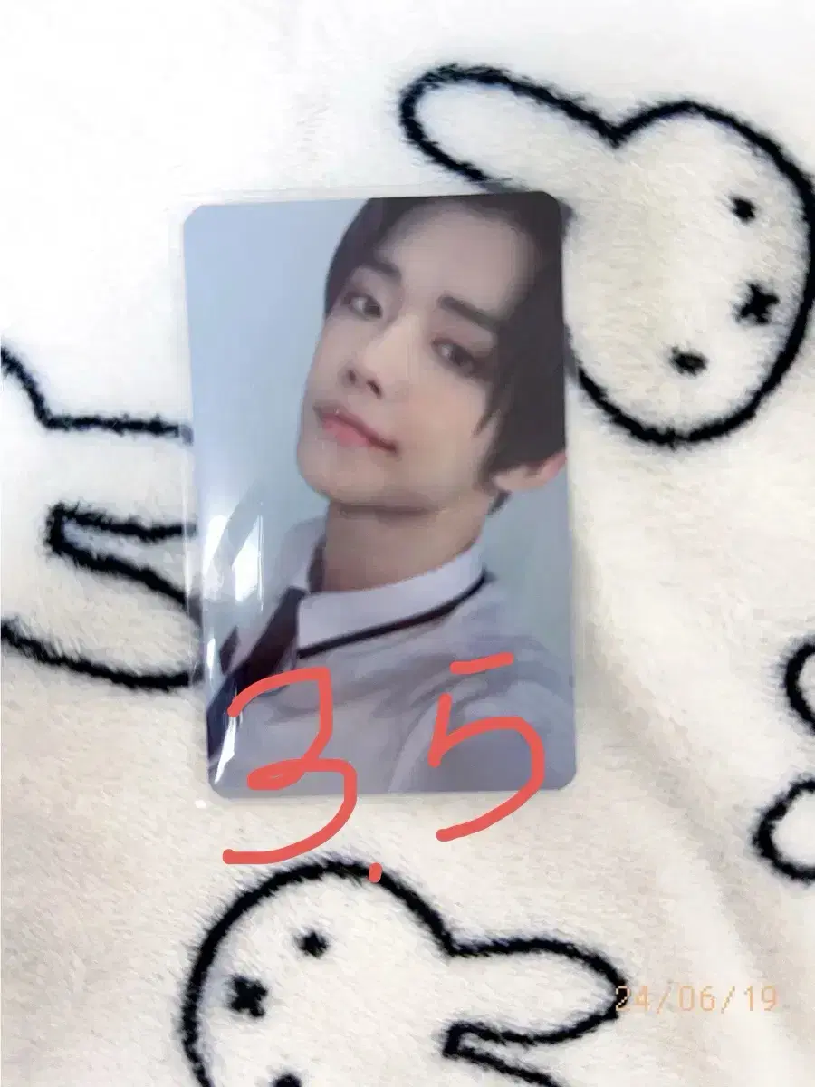 Sources)YeonjunPhotoCard ShopeeYeonjun, Frieze PowerstationYeonjun, 20Deco Kit Alpo Tubatu