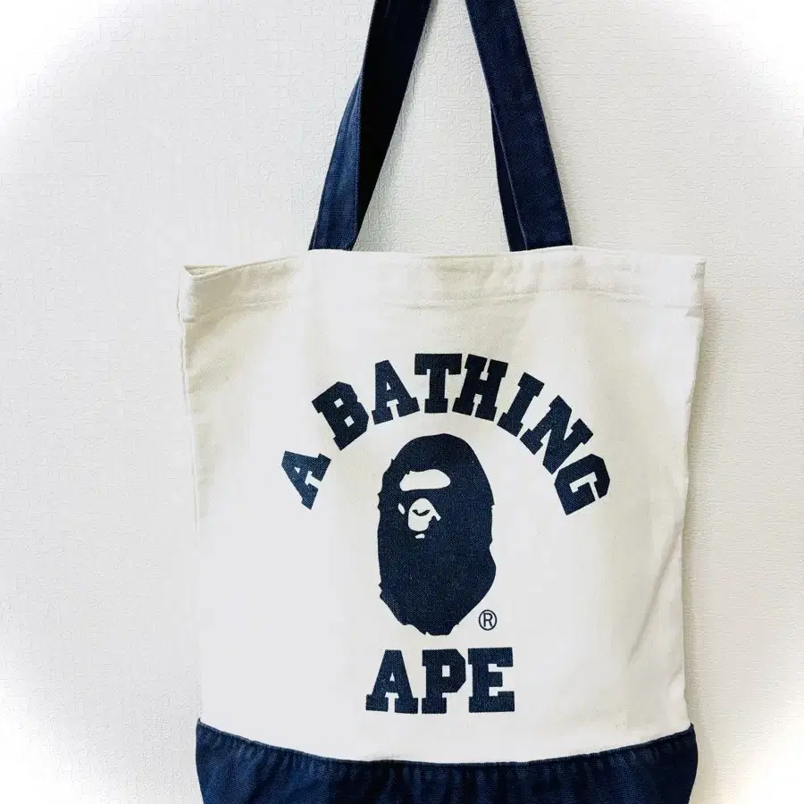 A BATHING APE 베이프 캔버스 토트백