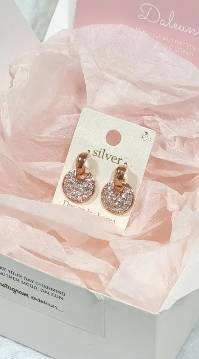 Silver-plated gold cubic earrings (new products)