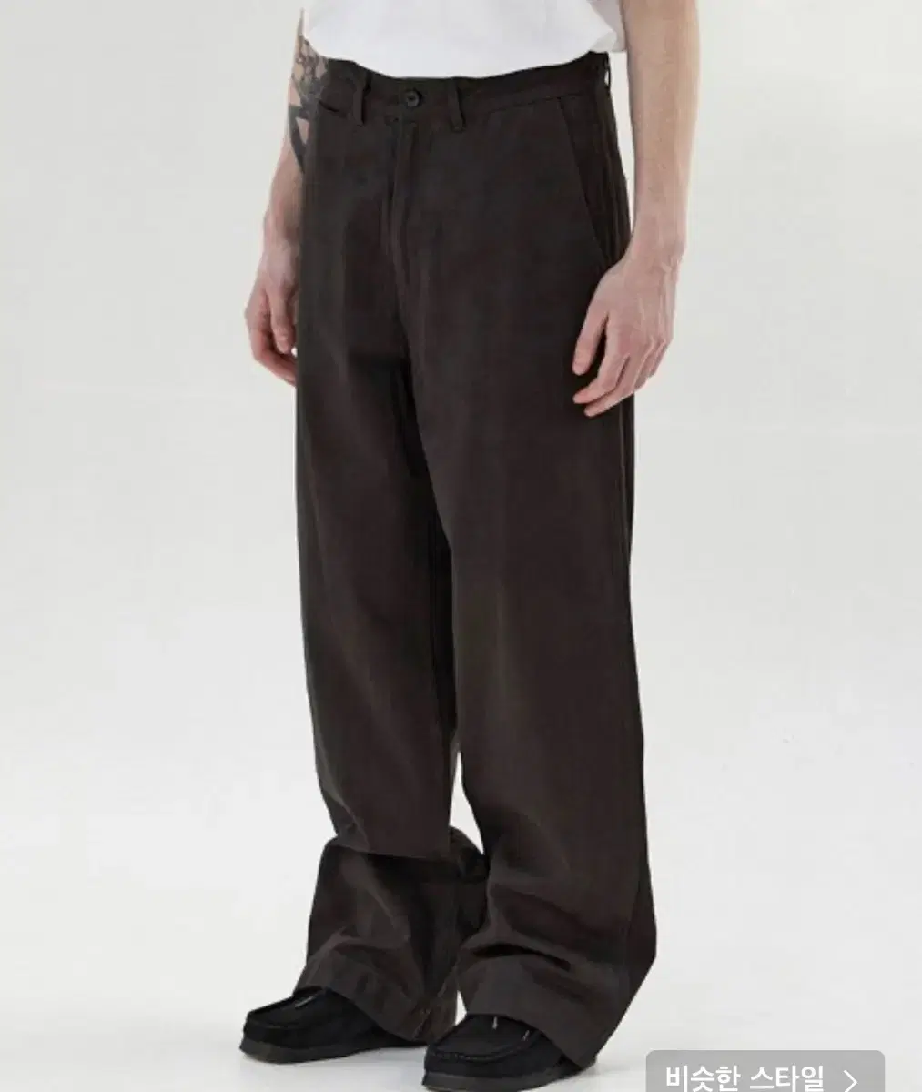 [M] (Tacko) Zuu Homme Officer Chino Pants in Charcoal