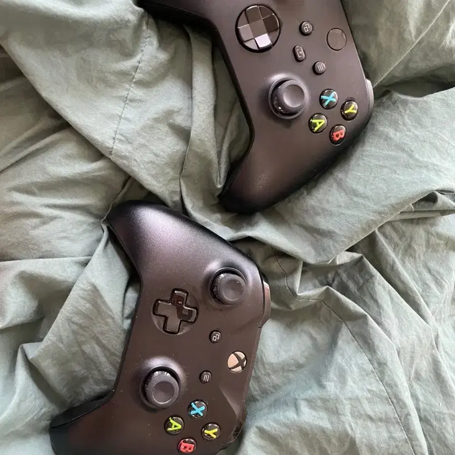 xbox one x , 50인치 티비 , 테이블