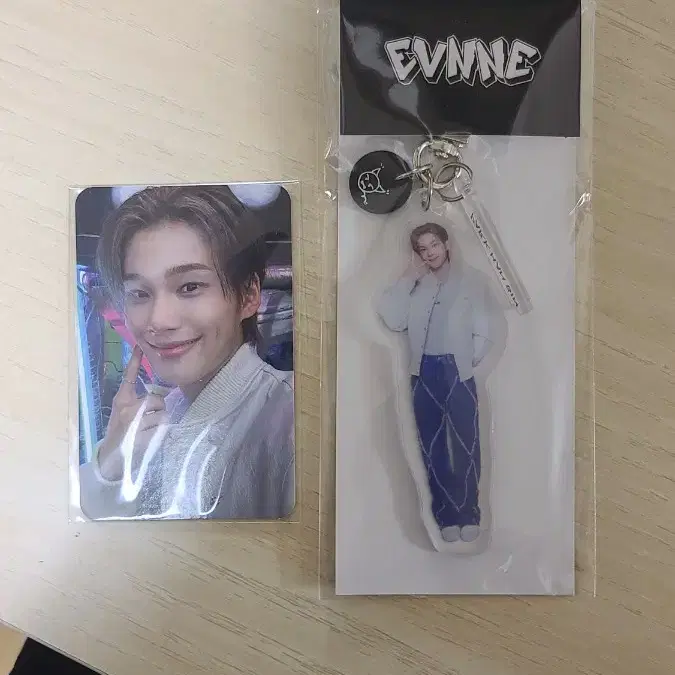 evnneイブンコンサートmdアクリルキーリングパク・ハンビンポカバッチ譲渡