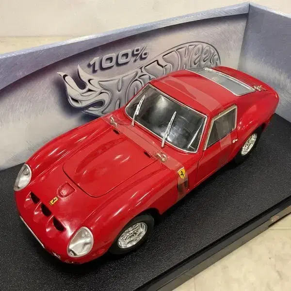 Hotwheels핫 휠 1/18페라리 250GTO 레드.중고제품 팝니다.