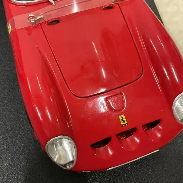 Hotwheels핫 휠 1/18페라리 250GTO 레드.중고제품 팝니다.