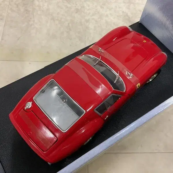 Hotwheels핫 휠 1/18페라리 250GTO 레드.중고제품 팝니다.