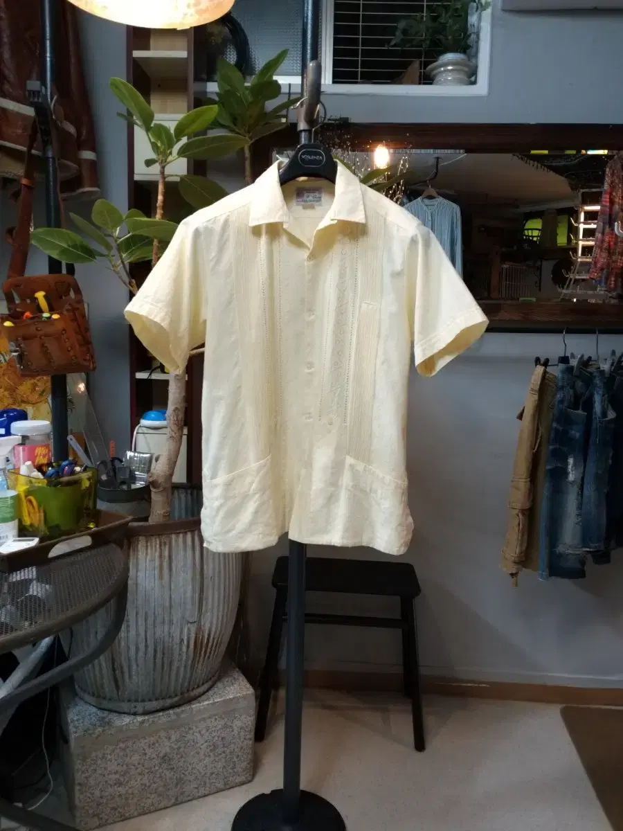 Cuban Guayabera Linen Embroidered Shirt . M