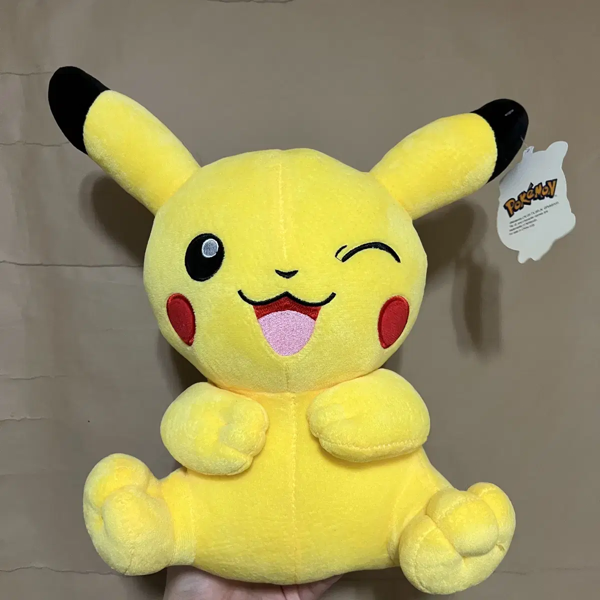 Pikachu Wink doll Pokémon