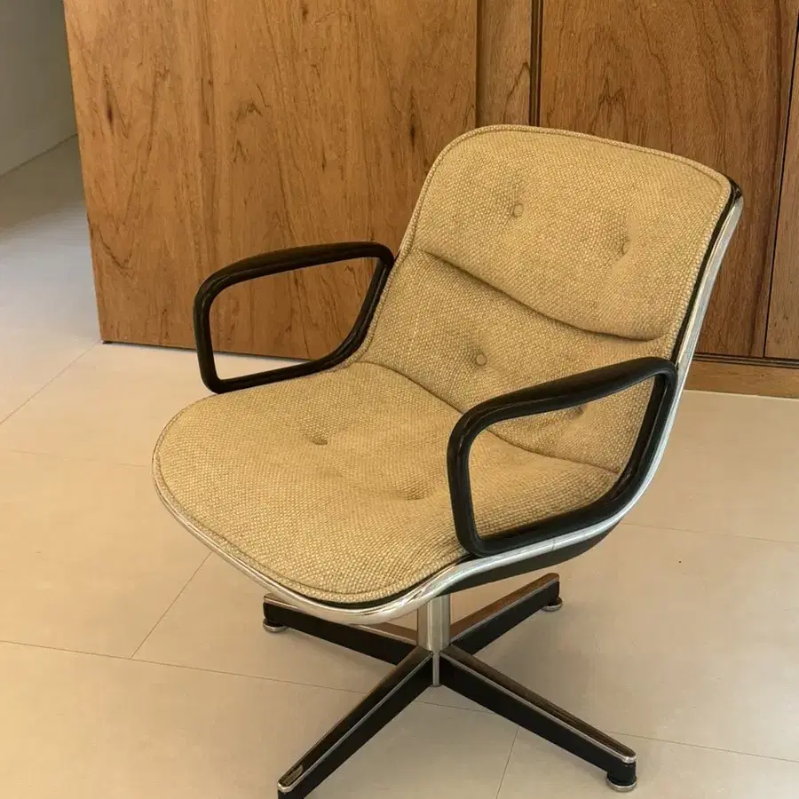 Knoll pollock executive chair