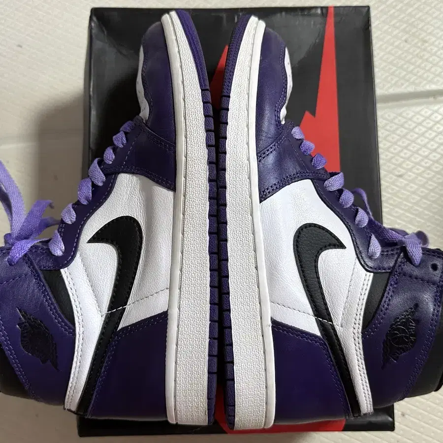 Jordan 1 Retro High OG Court Purple 240