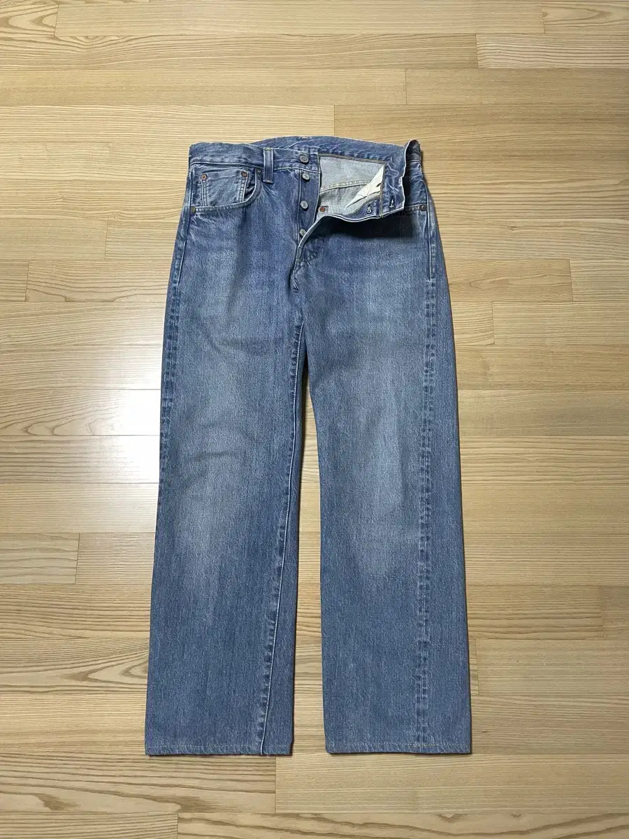 Levi's LVC 47501-0218 sells