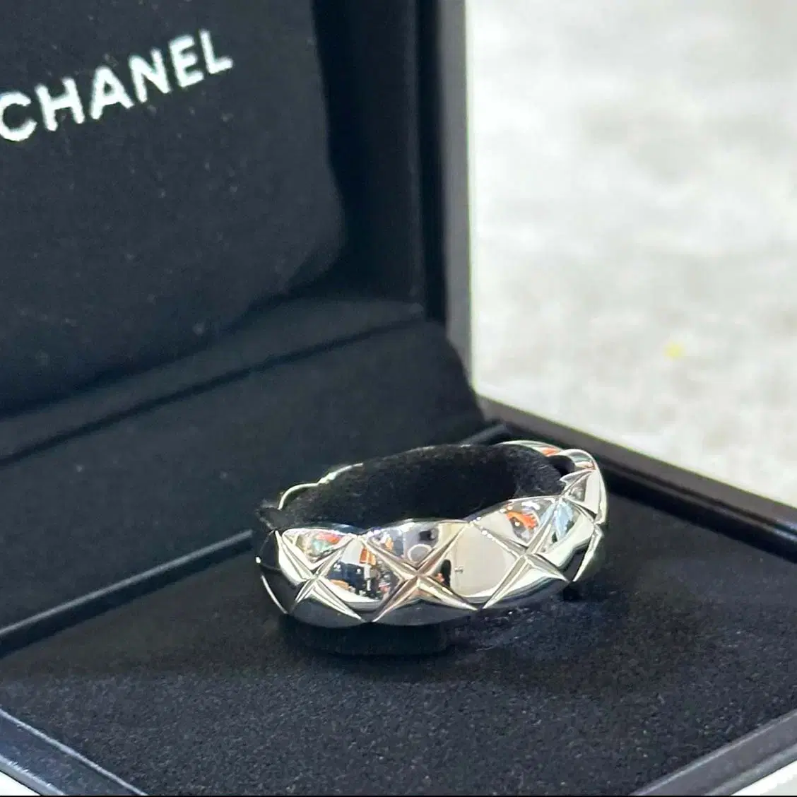 #60 Chanel Coco Crush Ring Small 18K White Gold Ring J10570-G042224