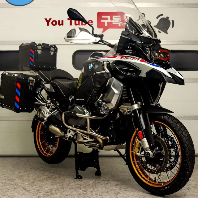 1인신조 21년식 BMW R1250GS ADV 신차급 판매합니다.