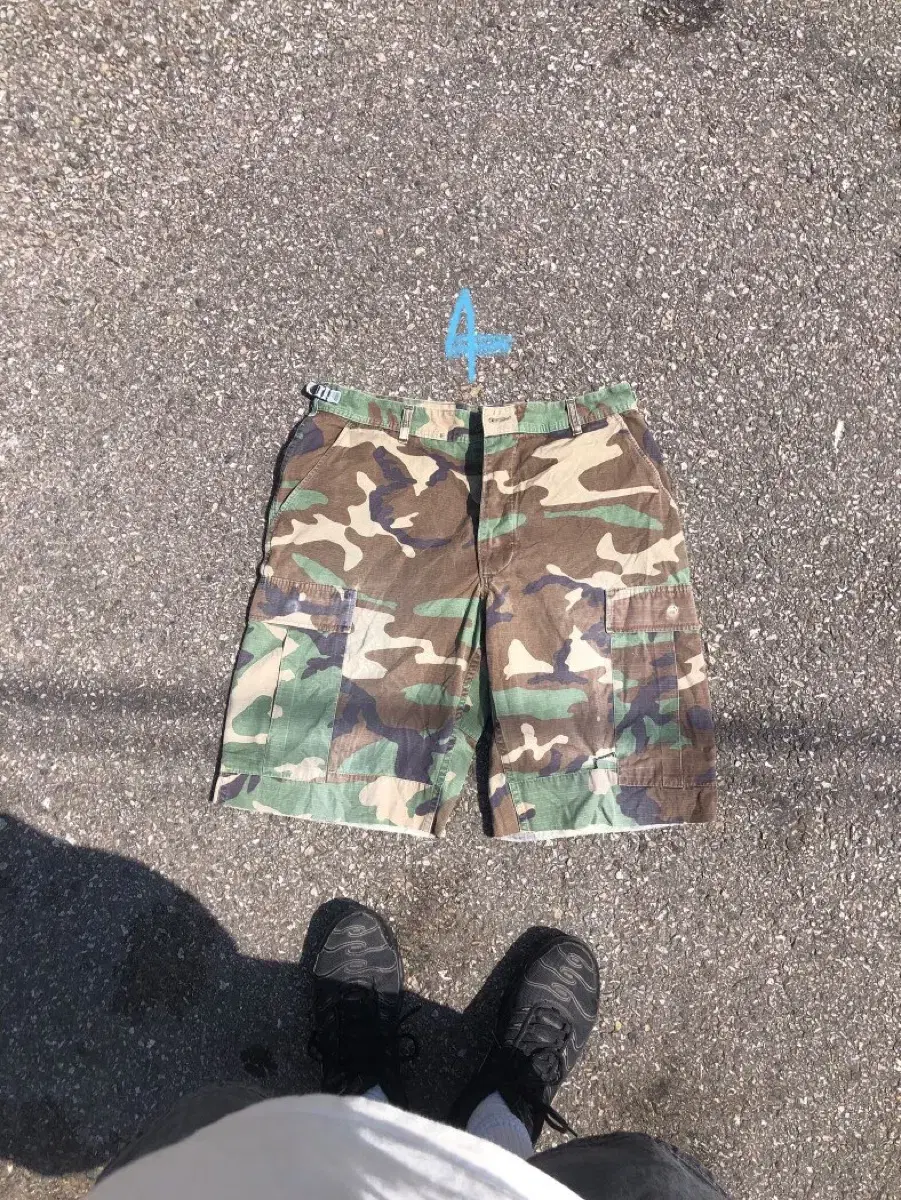 Vintage / Camo Shorts / OS