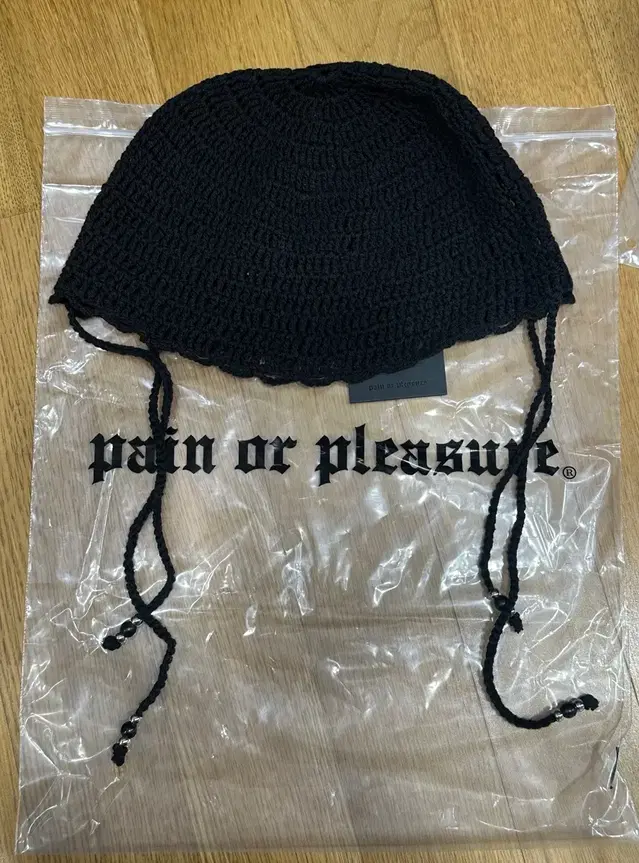 페인오어플레저 그물 비니 pain or pleasure beanie