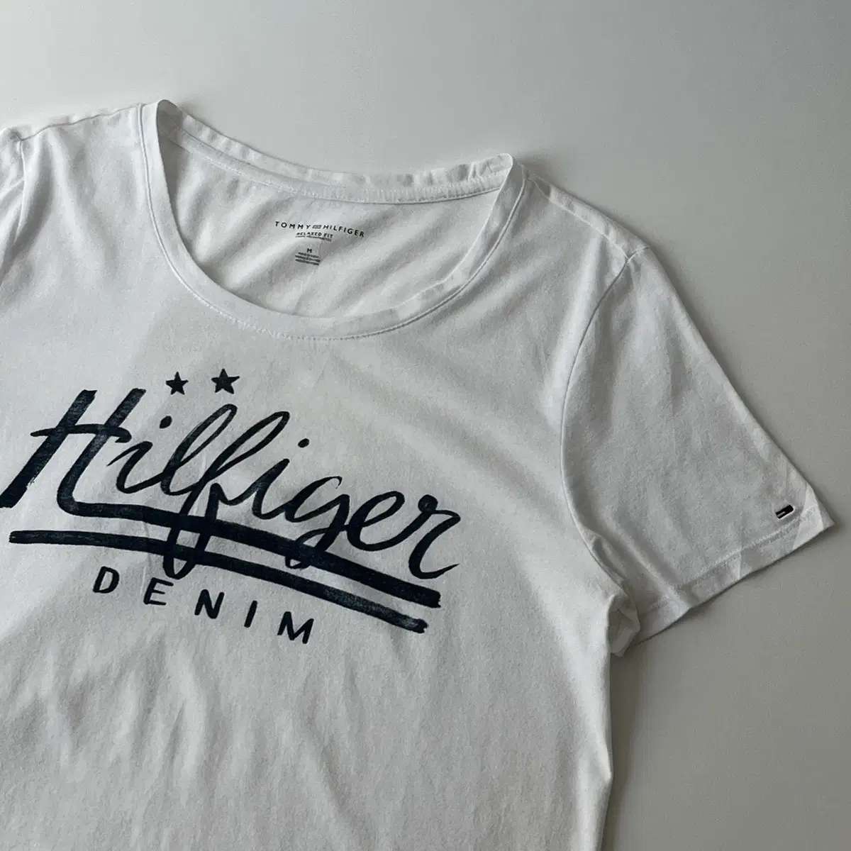 TOMMY HILFIGER denim logo T-shirt