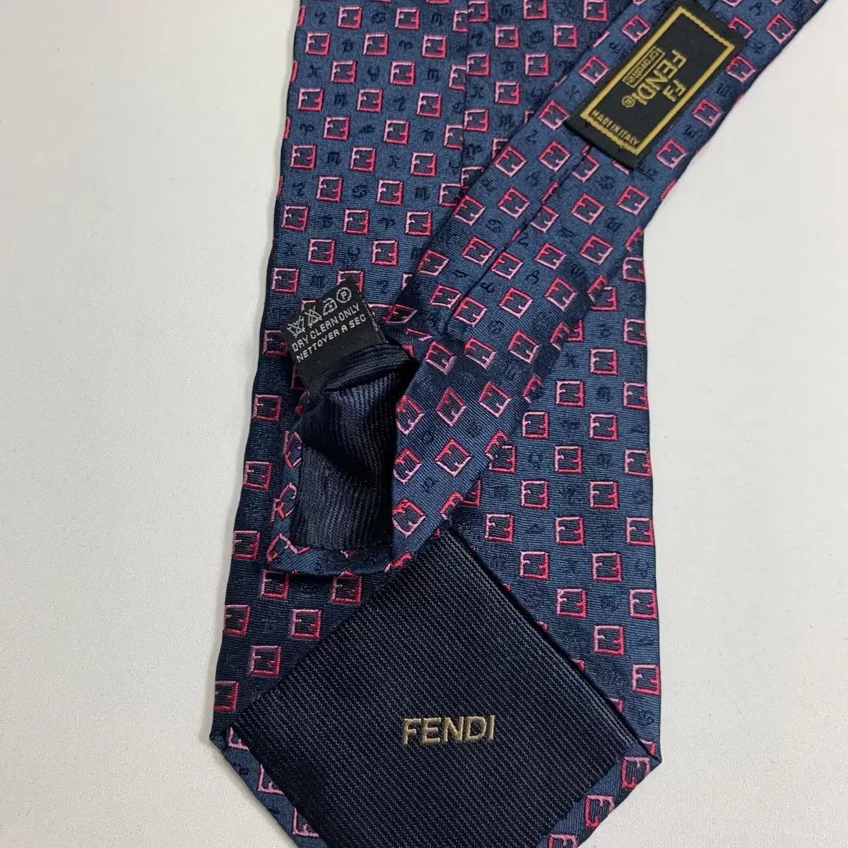 펜디(FENDI) FF모노그램 명품넥타이 A+ 최상급 9.3cm