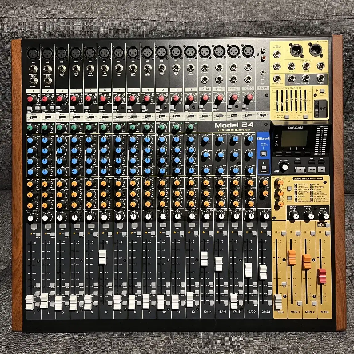 Tascam Model 24 믹서 타스캄 모델 24채널