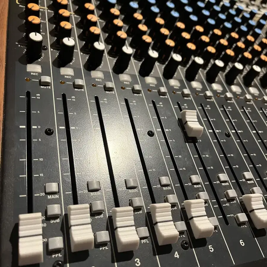 Tascam Model 24 믹서 타스캄 모델 24채널