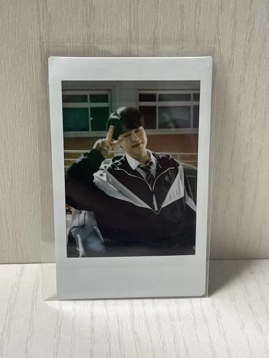 Actor Kang Yoo-seok polaroid in bulk