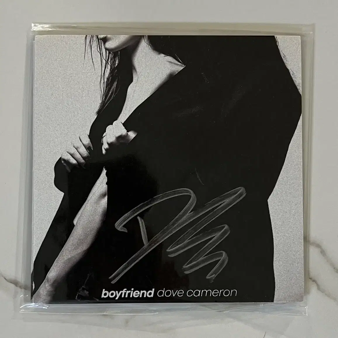 도브 카메론 dove cameron boyfriend 친필싸인반