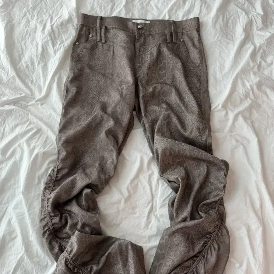 2000ARCHIVES Snake Shirring Pants Beige