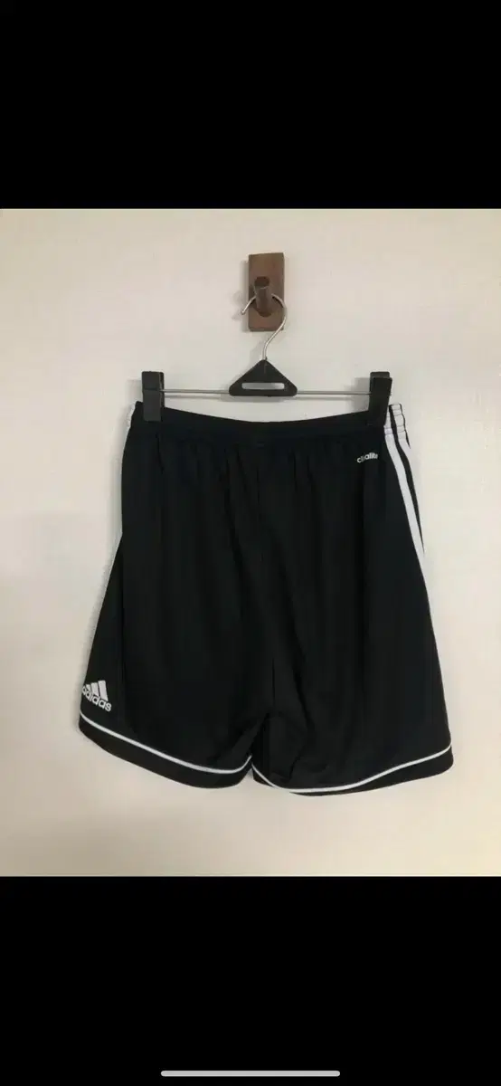 (33)Adidas training vahn