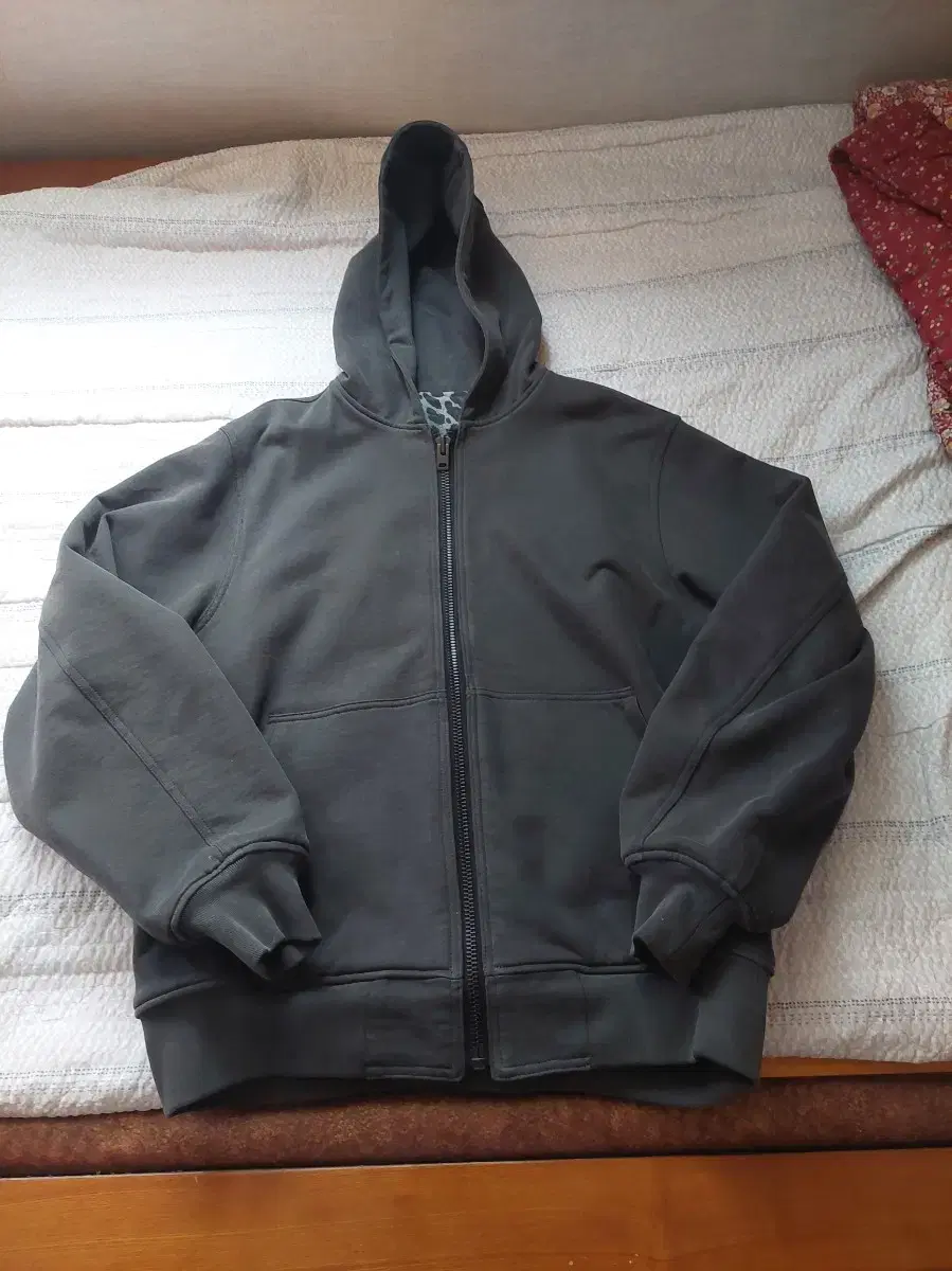 (M)Blackout Reversible Hooded Zip-up sells.