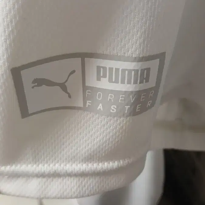 PUMA 푸마 화이트 라운드 티셔츠(110)