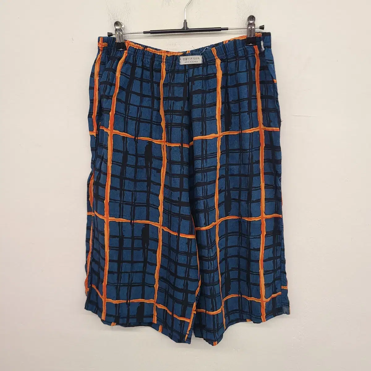 [105/XL] Selling plaid vahn.