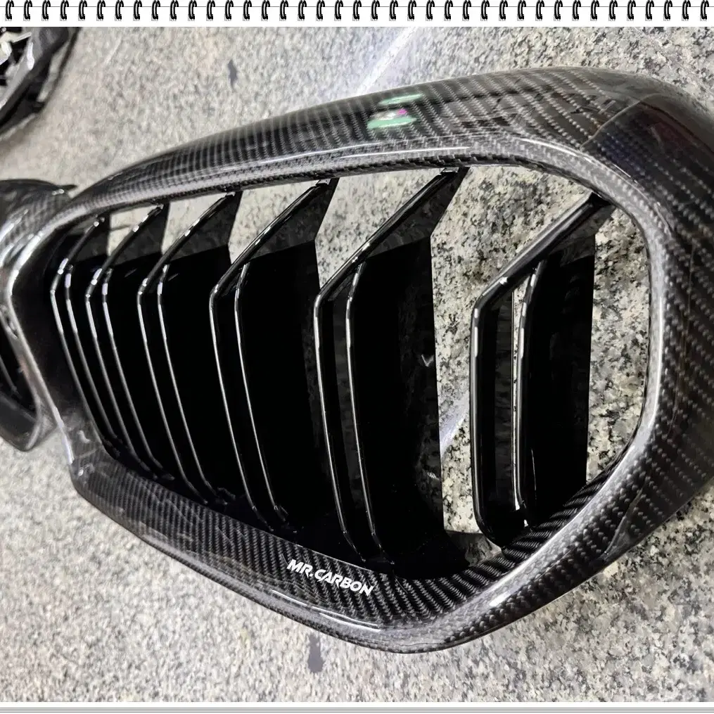 BMW G30 LCI모델  Mr.Carbon 프론트그릴 카본 커버.(A)