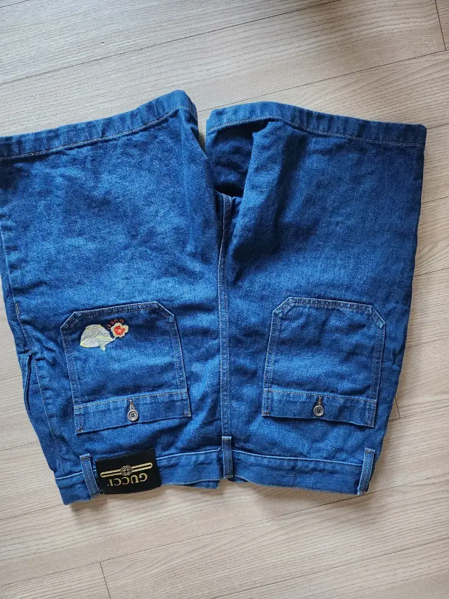 Gucci denim vahn for sale. 32