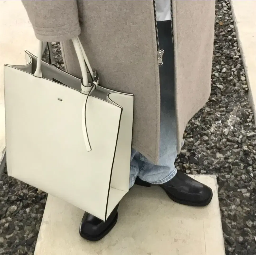 메종미네드 LEATHER TOTE BAG아이보리