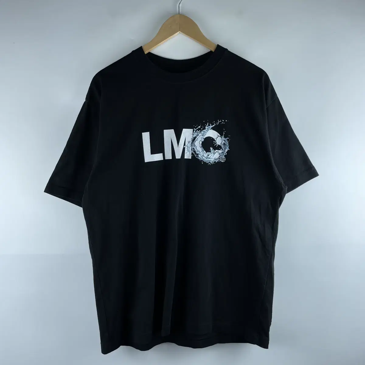 LMC 블랙 라운드 반팔티 L .240620